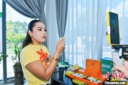 解梦大师泰国主播品三亚榴莲：“尝到了家乡味”