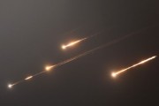 解梦大师伊朗以导弹齐射回应以色列的大规模袭击
